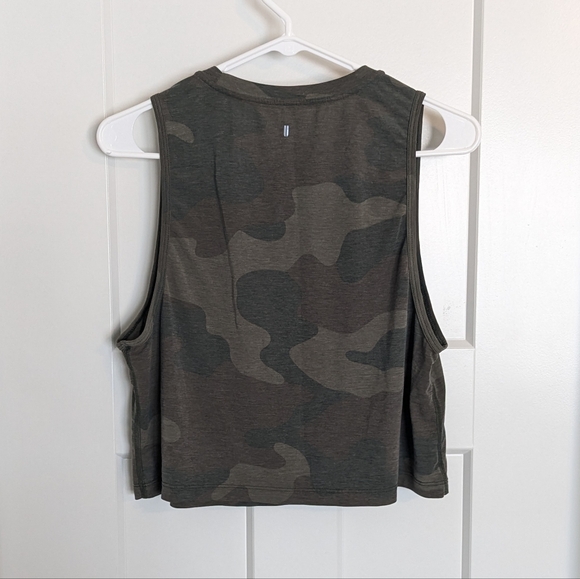 NOBULL Crop Top Lot of Two - Dark Green And Camo sz M - Picture 7 of 7